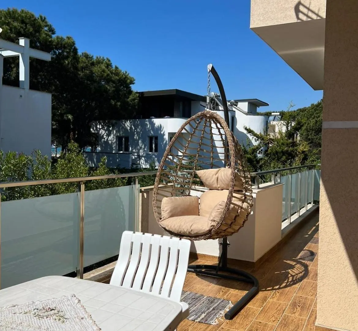 Holiday home All Seasons Villa 2, Kompleksi Dielli Golem